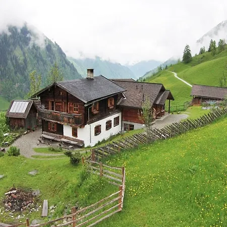 In Near Paradise Rauris